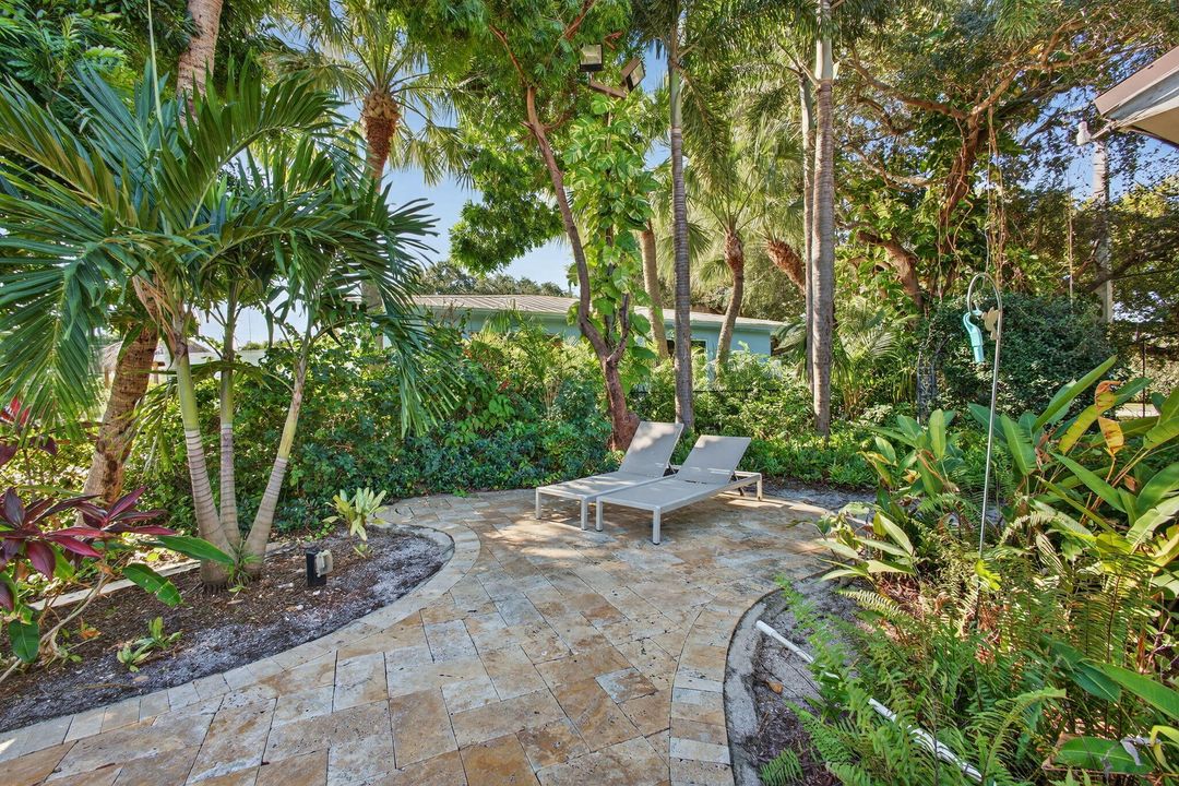 For Sale: $2,699,000 (4 beds, 3 baths, 2400 Square Feet)