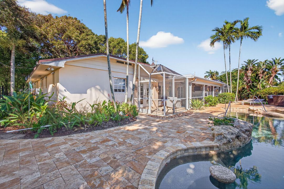 For Sale: $2,699,000 (4 beds, 3 baths, 2400 Square Feet)