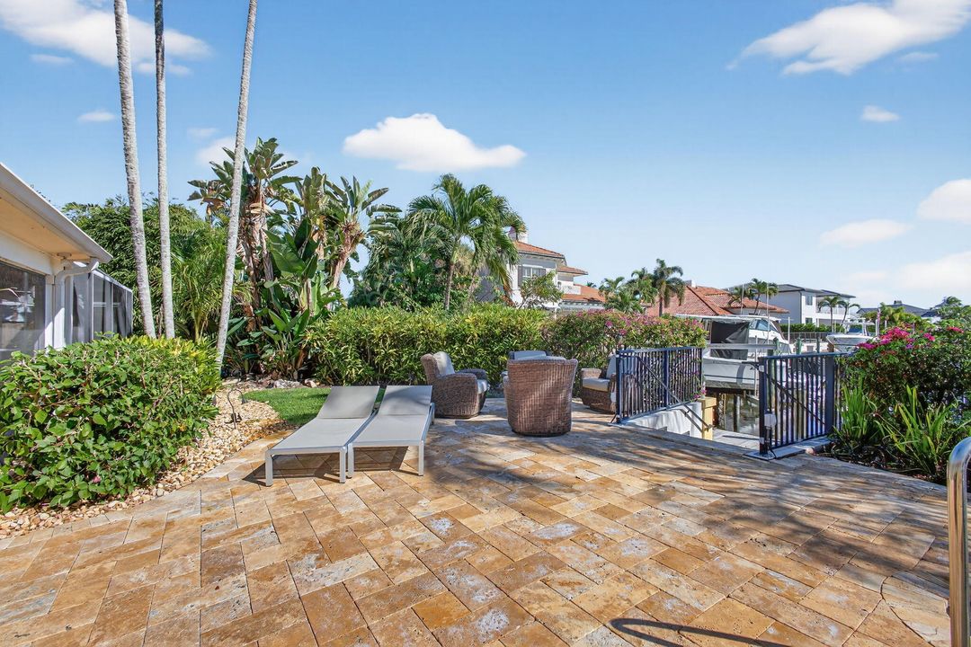 For Sale: $2,699,000 (4 beds, 3 baths, 2400 Square Feet)