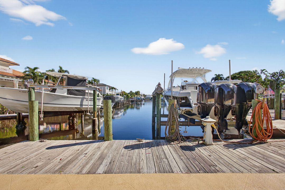 For Sale: $2,699,000 (4 beds, 3 baths, 2400 Square Feet)