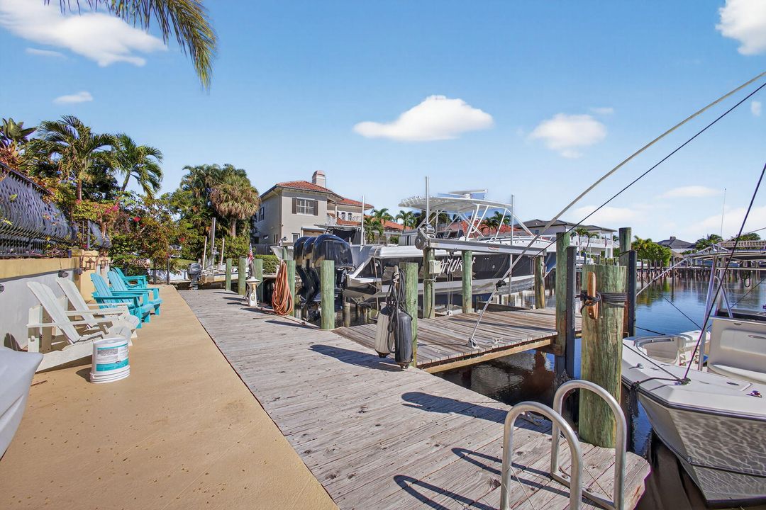 For Sale: $2,699,000 (4 beds, 3 baths, 2400 Square Feet)