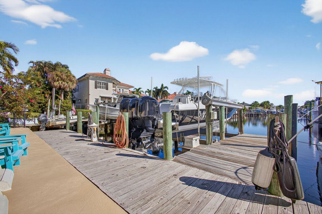 For Sale: $2,699,000 (4 beds, 3 baths, 2400 Square Feet)