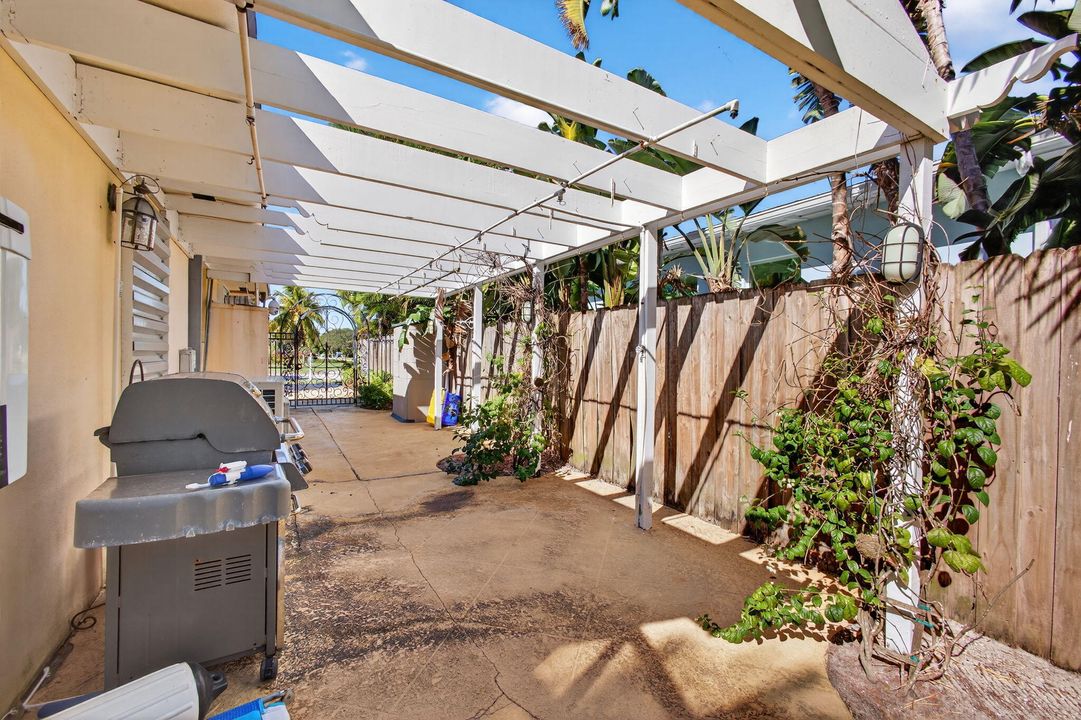 For Sale: $2,699,000 (4 beds, 3 baths, 2400 Square Feet)