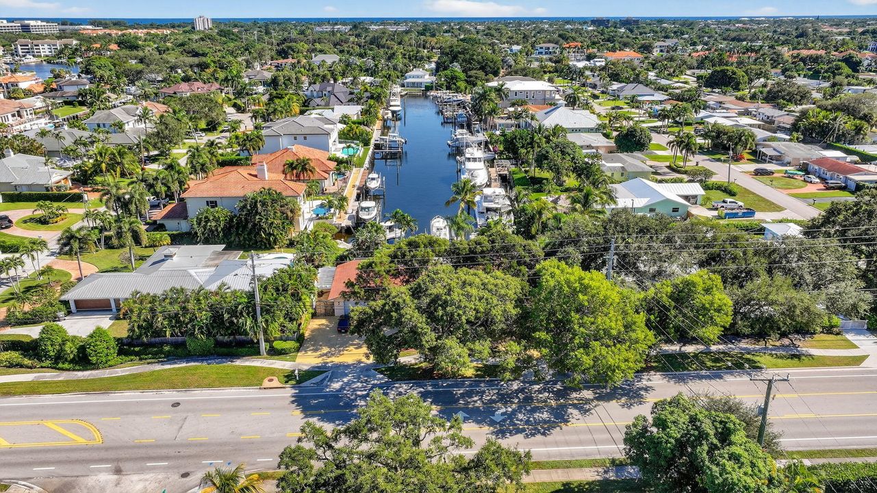 For Sale: $2,699,000 (4 beds, 3 baths, 2400 Square Feet)