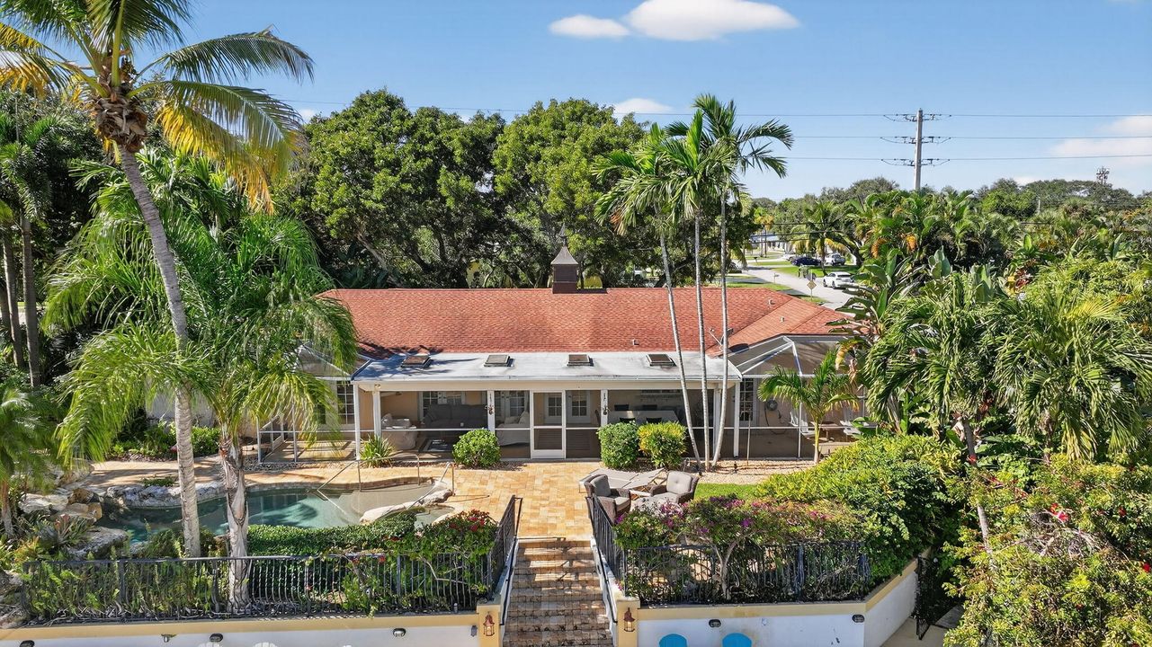 For Sale: $2,699,000 (4 beds, 3 baths, 2400 Square Feet)