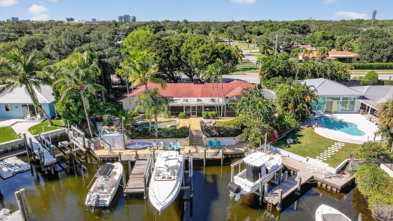 For Sale: $2,699,000 (4 beds, 3 baths, 2400 Square Feet)