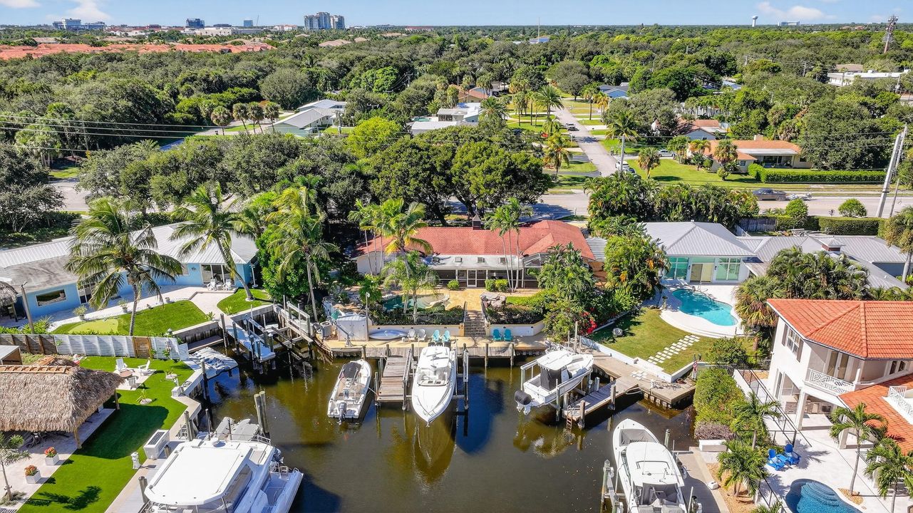 For Sale: $2,699,000 (4 beds, 3 baths, 2400 Square Feet)