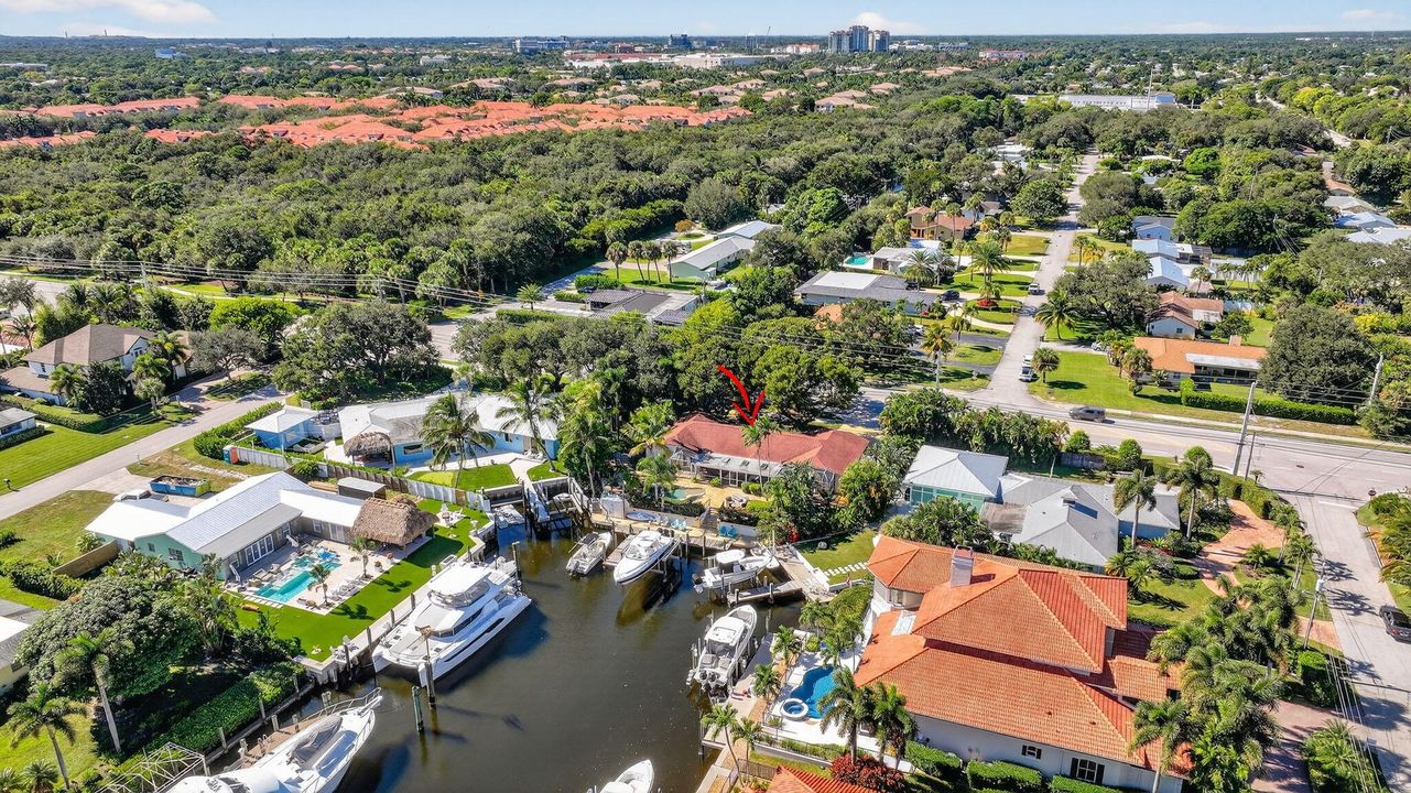 For Sale: $2,699,000 (4 beds, 3 baths, 2400 Square Feet)