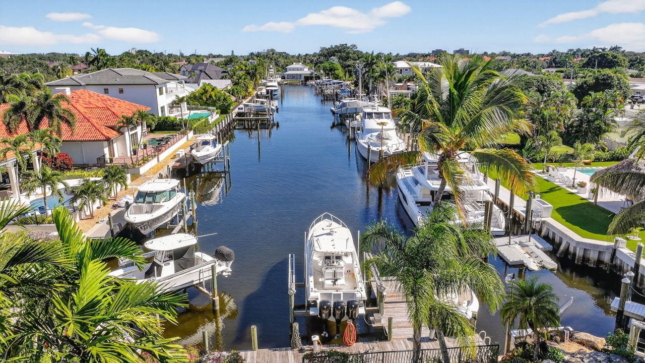 For Sale: $2,699,000 (4 beds, 3 baths, 2400 Square Feet)