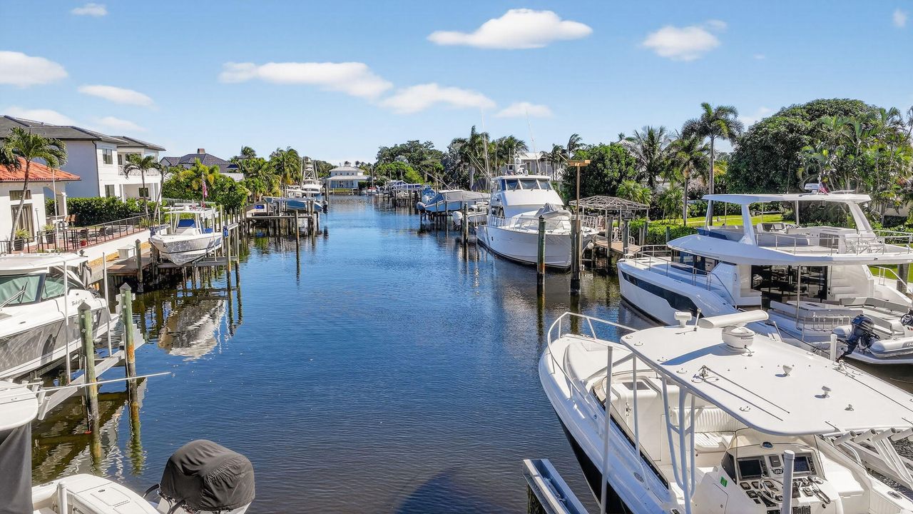 For Sale: $2,699,000 (4 beds, 3 baths, 2400 Square Feet)