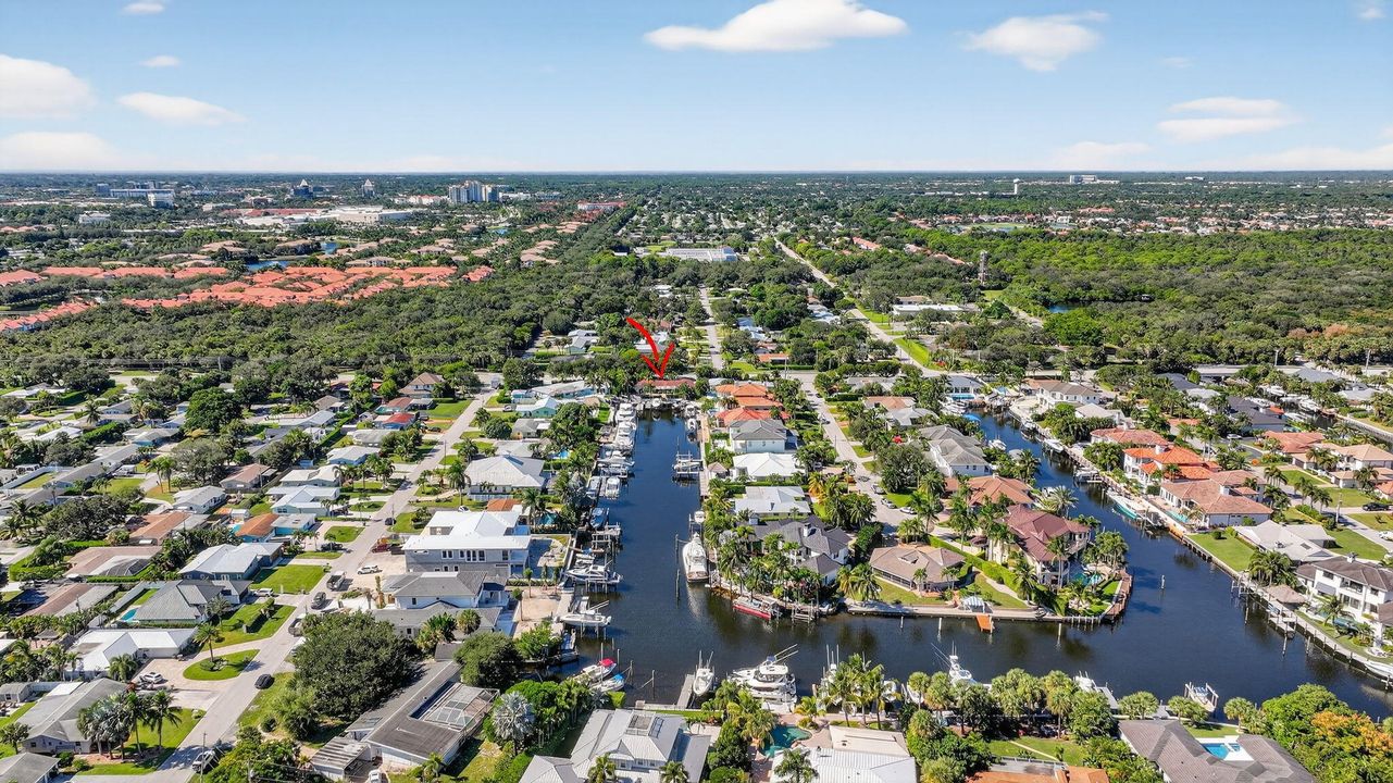 For Sale: $2,699,000 (4 beds, 3 baths, 2400 Square Feet)