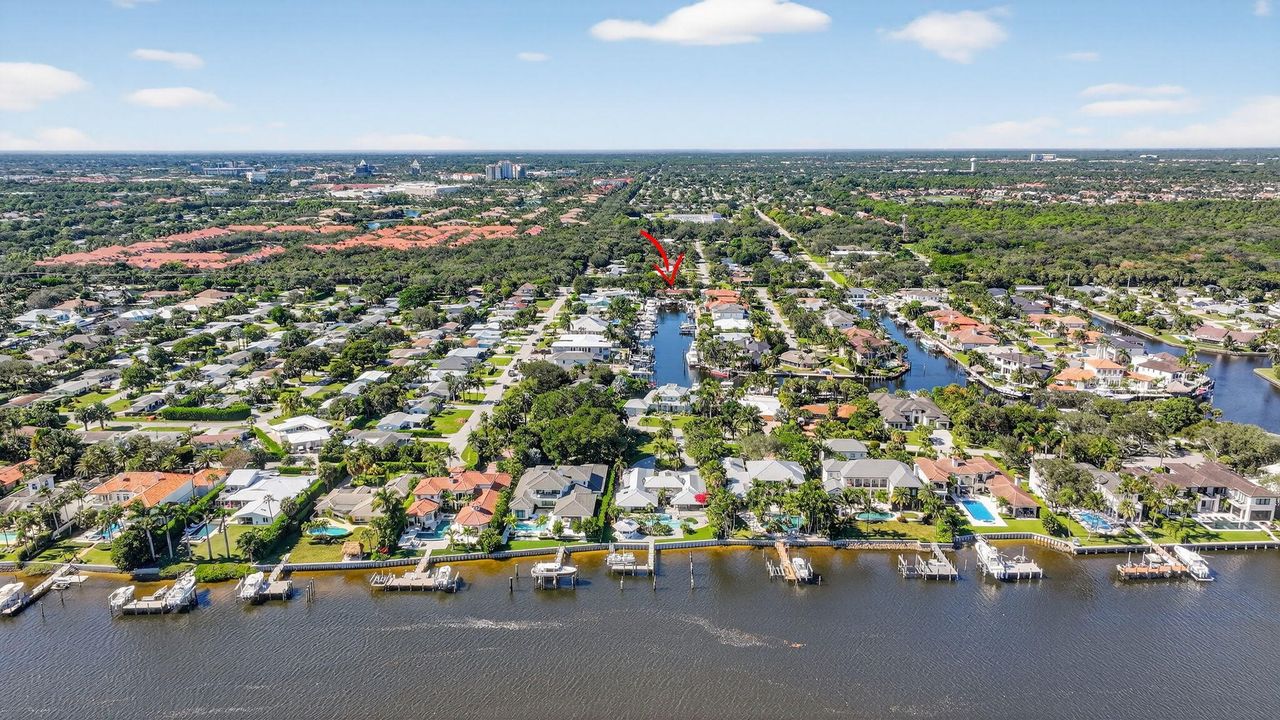 For Sale: $2,699,000 (4 beds, 3 baths, 2400 Square Feet)