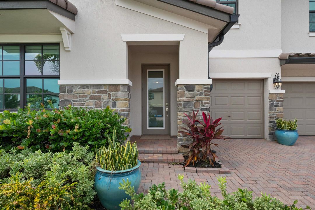 For Sale: $849,900 (5 beds, 3 baths, 3185 Square Feet)