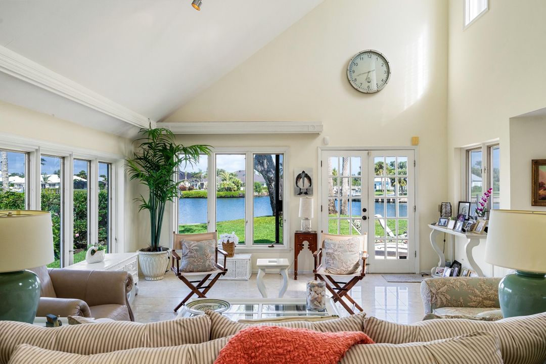 For Sale: $2,295,000 (3 beds, 3 baths, 3088 Square Feet)