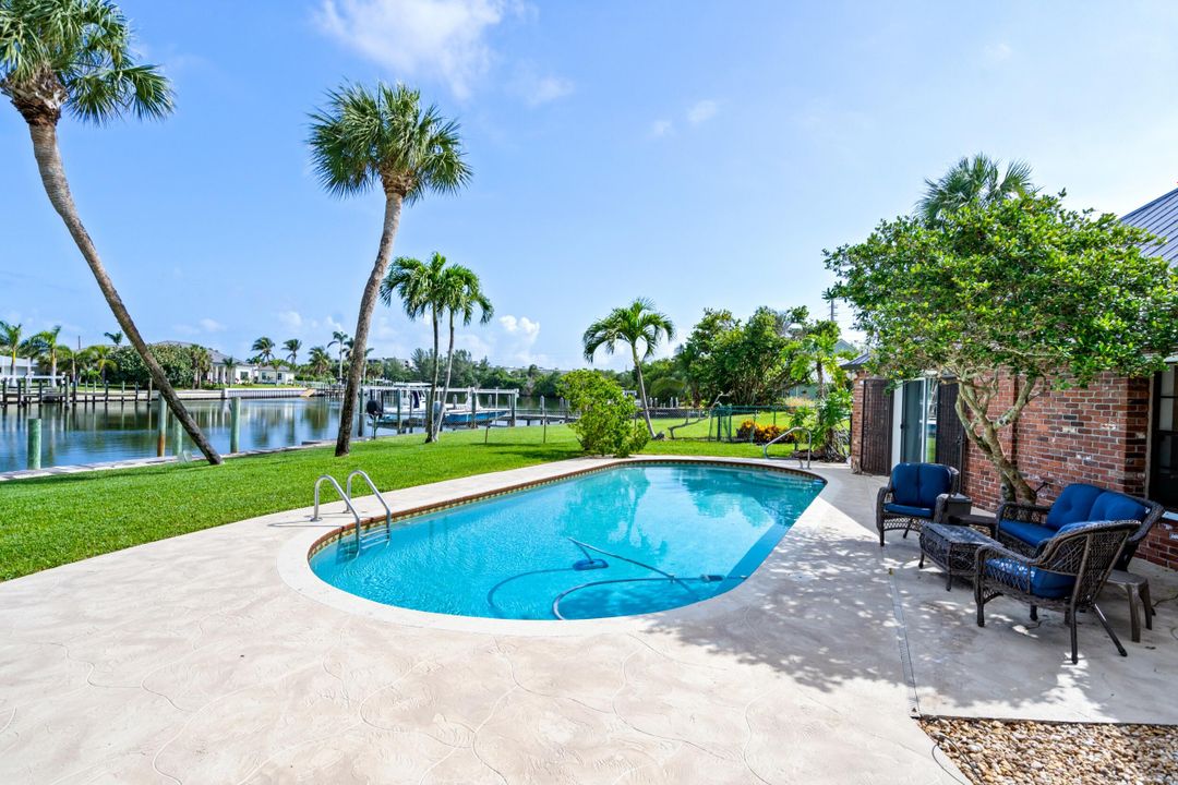 For Sale: $2,295,000 (3 beds, 3 baths, 3088 Square Feet)