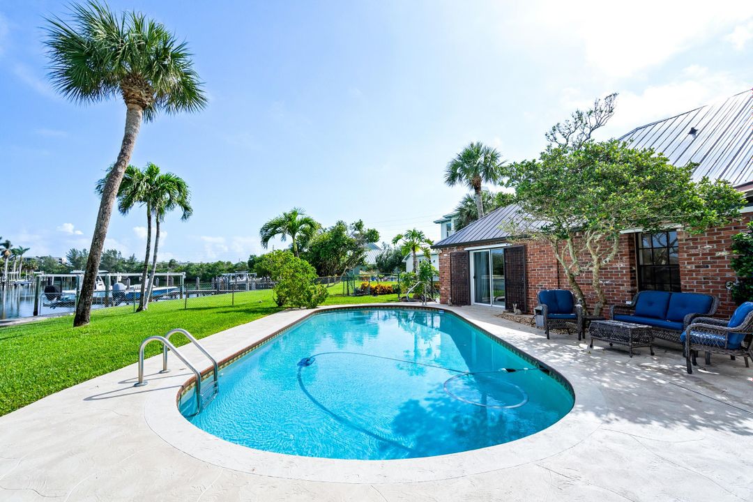 For Sale: $2,295,000 (3 beds, 3 baths, 3088 Square Feet)