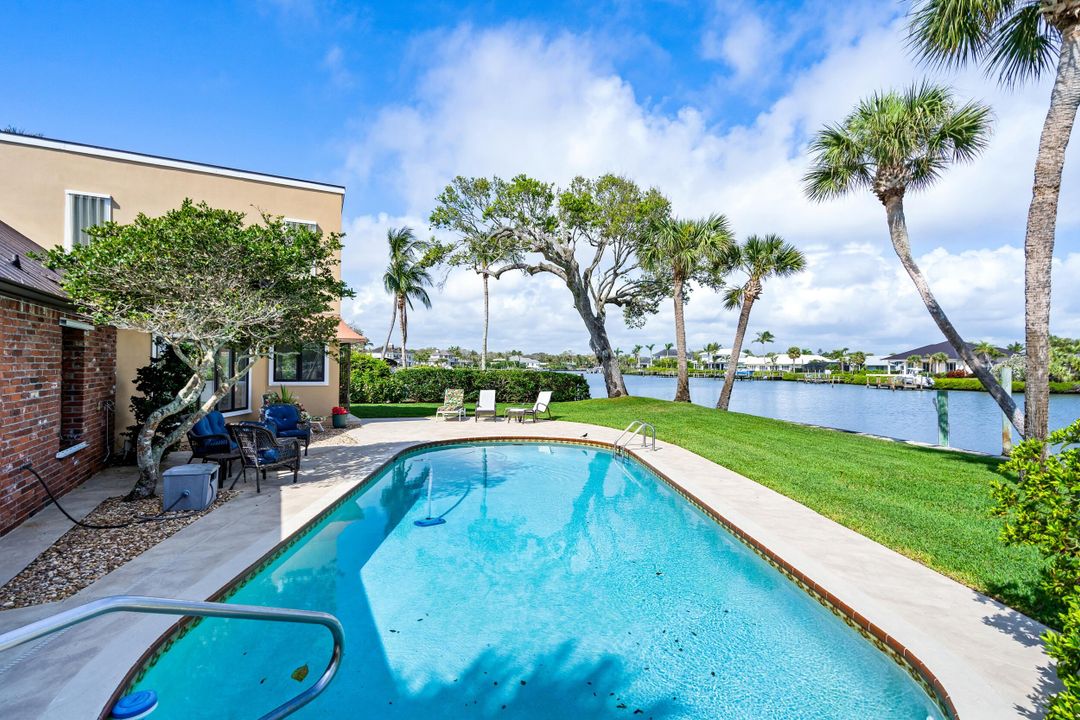 For Sale: $2,295,000 (3 beds, 3 baths, 3088 Square Feet)