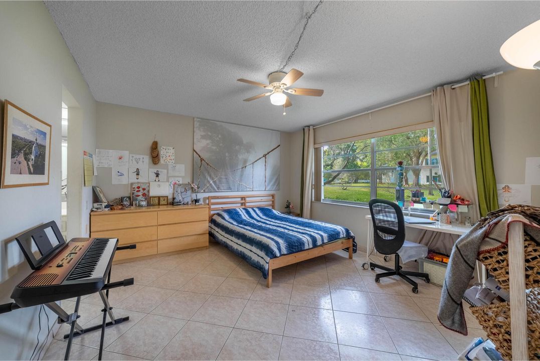 For Sale: $150,000 (2 beds, 2 baths, 962 Square Feet)