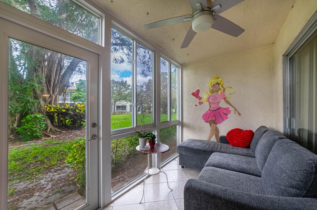 For Sale: $150,000 (2 beds, 2 baths, 962 Square Feet)