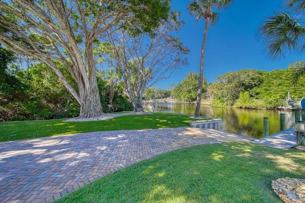 For Sale: $3,750,000 (4 beds, 3 baths, 4552 Square Feet)