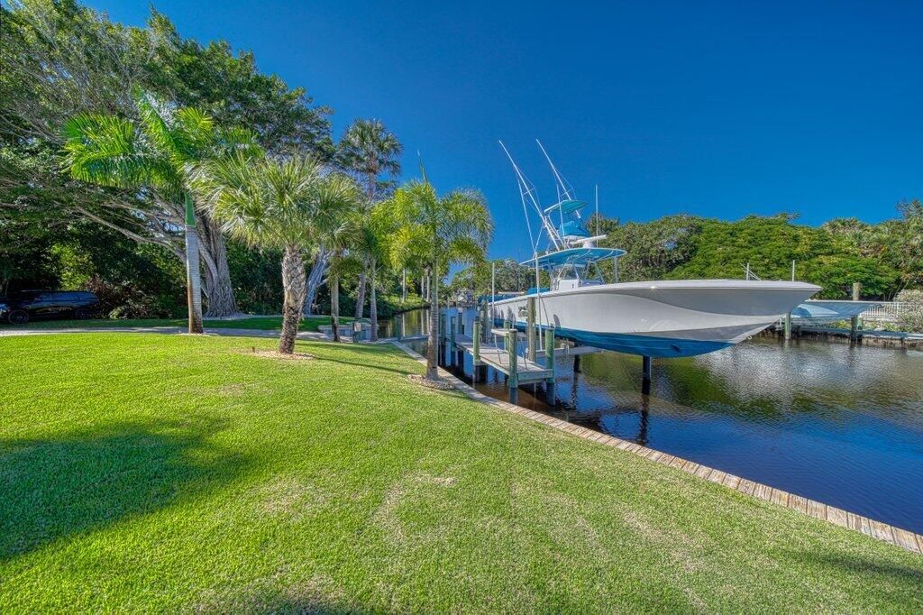 For Sale: $3,750,000 (4 beds, 3 baths, 4552 Square Feet)