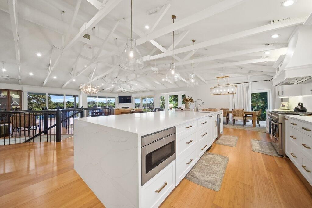 For Sale: $3,750,000 (4 beds, 3 baths, 4552 Square Feet)