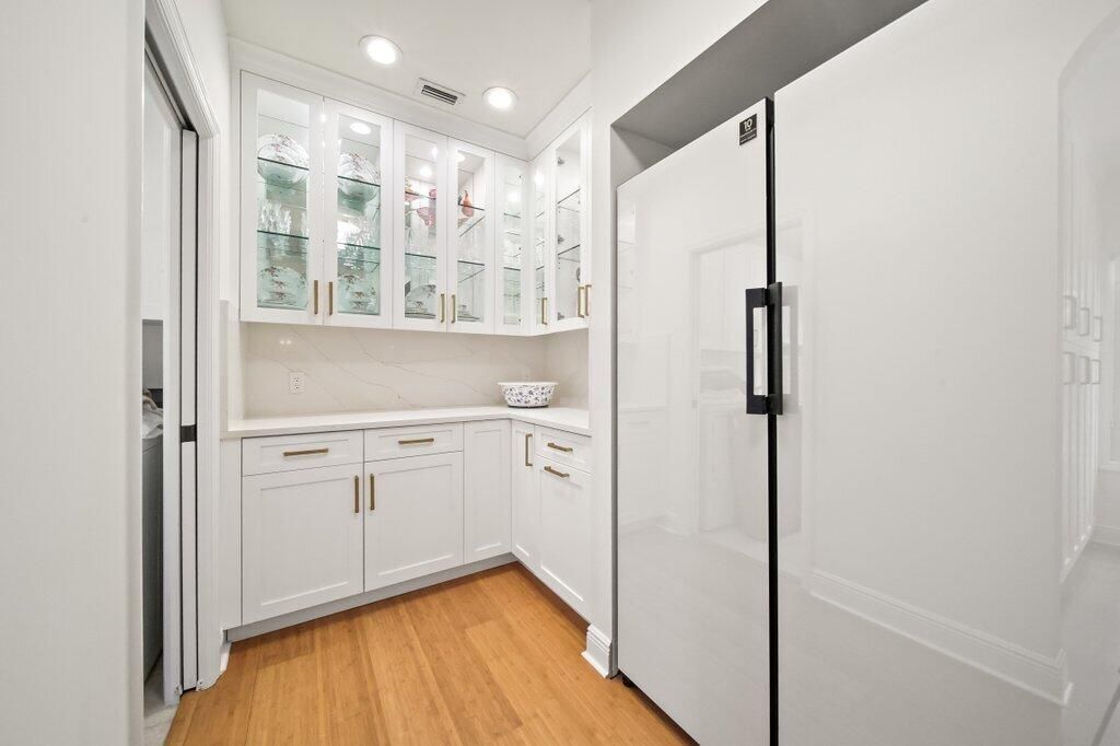 For Sale: $3,750,000 (4 beds, 3 baths, 4552 Square Feet)