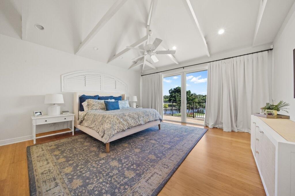 For Sale: $3,750,000 (4 beds, 3 baths, 4552 Square Feet)