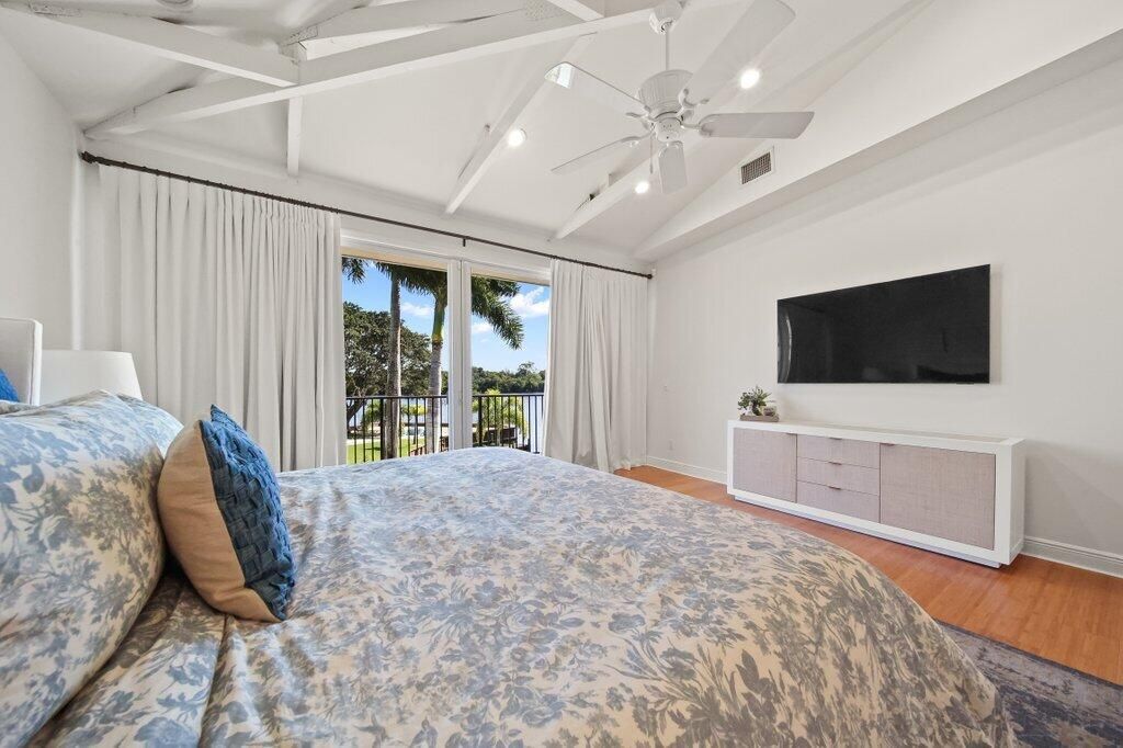 For Sale: $3,750,000 (4 beds, 3 baths, 4552 Square Feet)