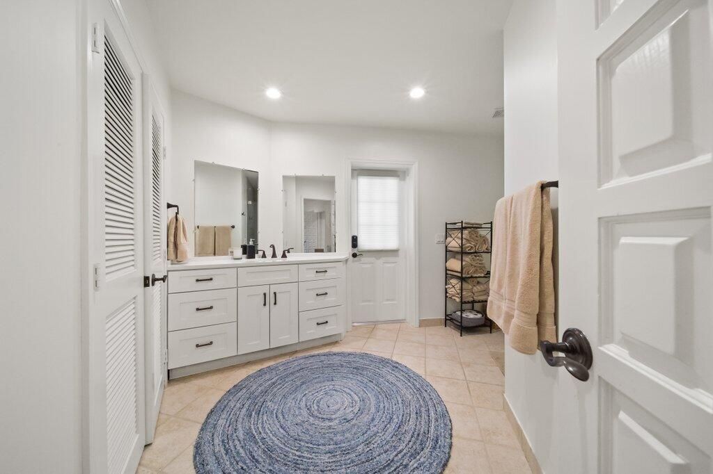 For Sale: $3,750,000 (4 beds, 3 baths, 4552 Square Feet)