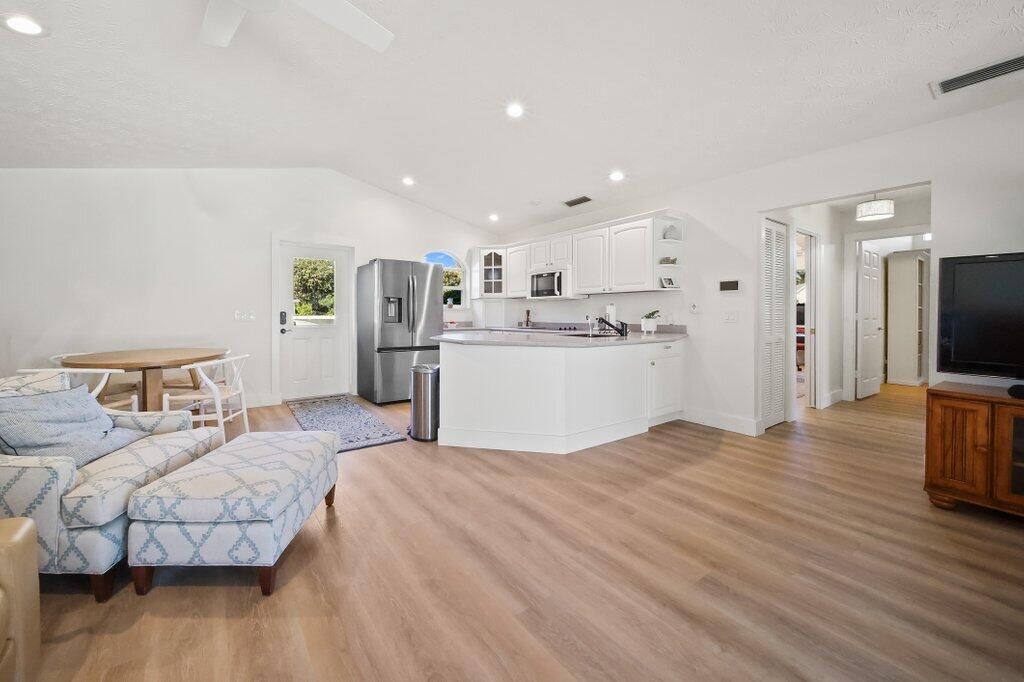 For Sale: $3,750,000 (4 beds, 3 baths, 4552 Square Feet)