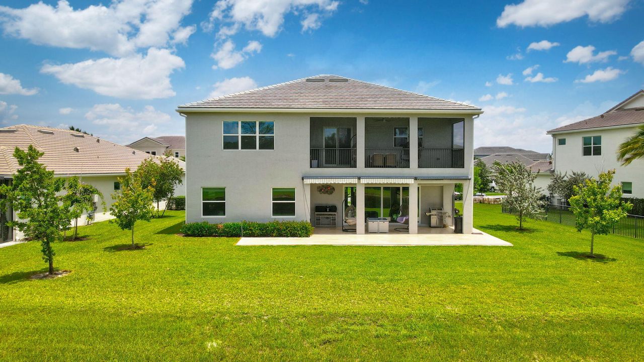 For Sale: $1,100,000 (6 beds, 4 baths, 4110 Square Feet)