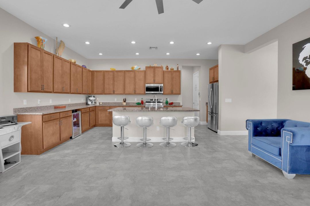 For Sale: $1,100,000 (6 beds, 4 baths, 4110 Square Feet)