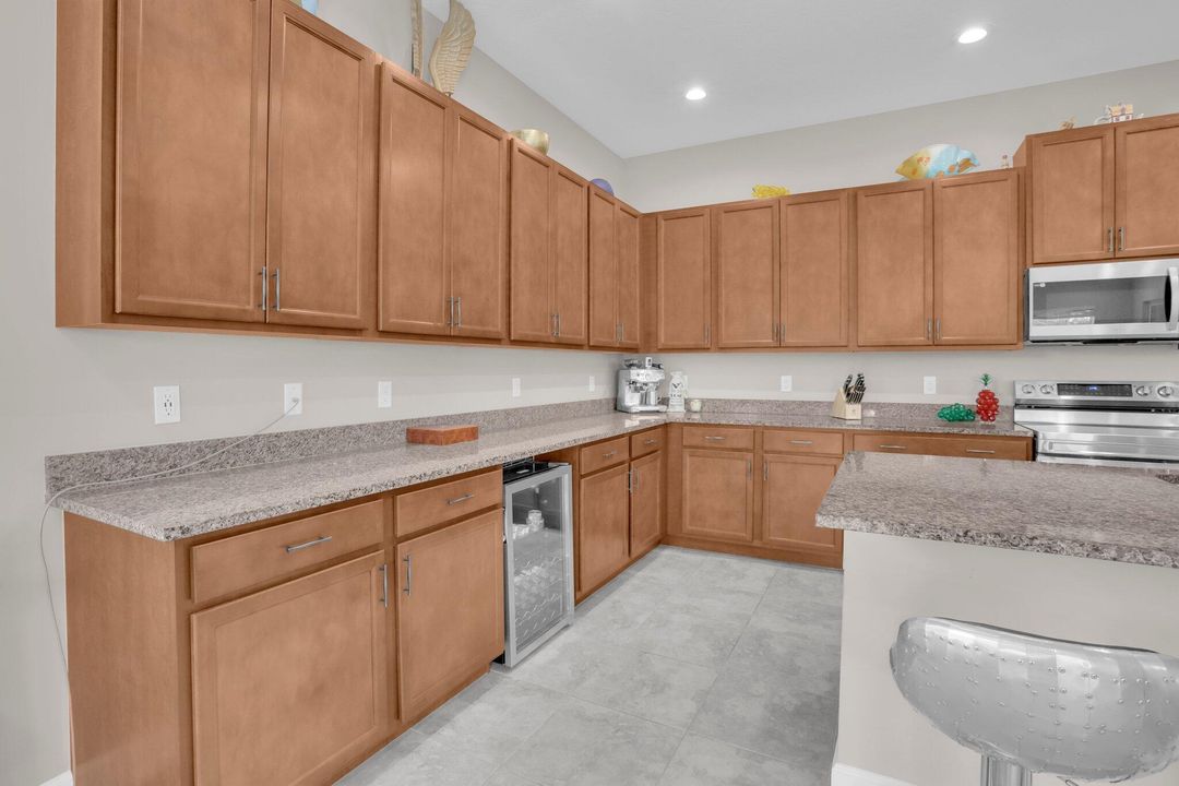 For Sale: $1,100,000 (6 beds, 4 baths, 4110 Square Feet)