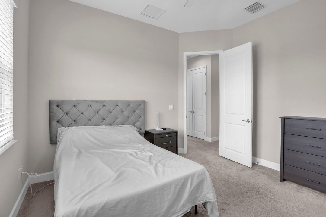 For Sale: $1,100,000 (6 beds, 4 baths, 4110 Square Feet)