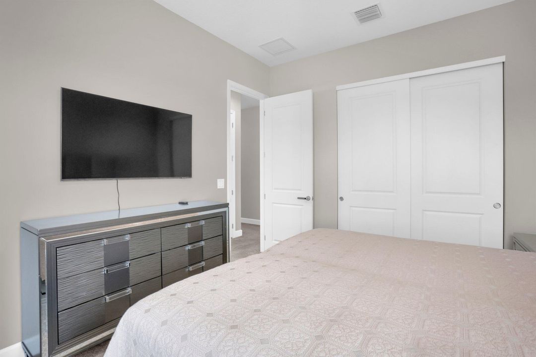 For Sale: $1,100,000 (6 beds, 4 baths, 4110 Square Feet)