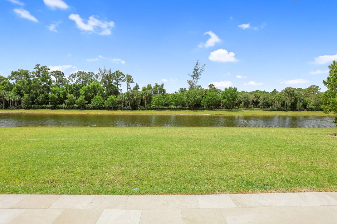 For Sale: $1,100,000 (6 beds, 4 baths, 4110 Square Feet)