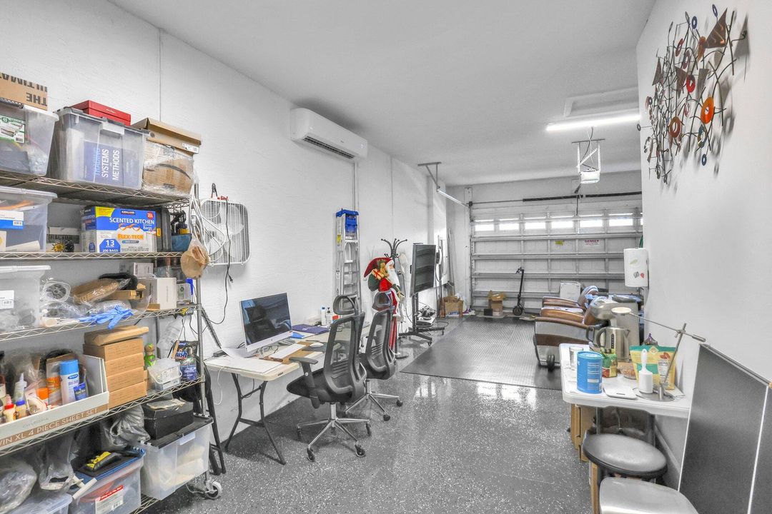 For Sale: $1,100,000 (6 beds, 4 baths, 4110 Square Feet)