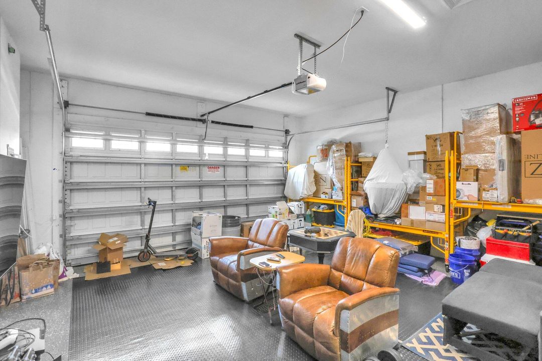 For Sale: $1,100,000 (6 beds, 4 baths, 4110 Square Feet)