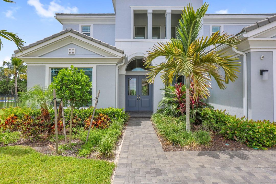 For Sale: $1,100,000 (6 beds, 4 baths, 4110 Square Feet)