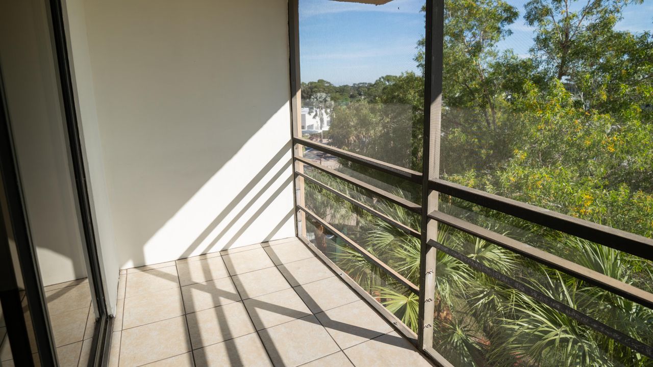 For Sale: $110,000 (2 beds, 2 baths, 1020 Square Feet)