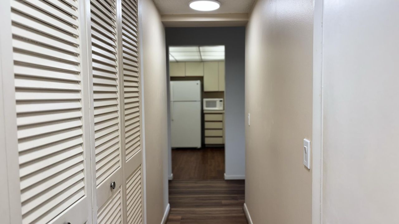 For Rent: $1,600 (1 beds, 1 baths, 882 Square Feet)