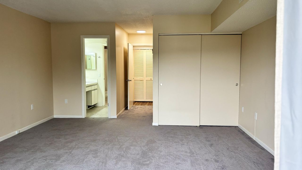For Rent: $1,600 (1 beds, 1 baths, 882 Square Feet)