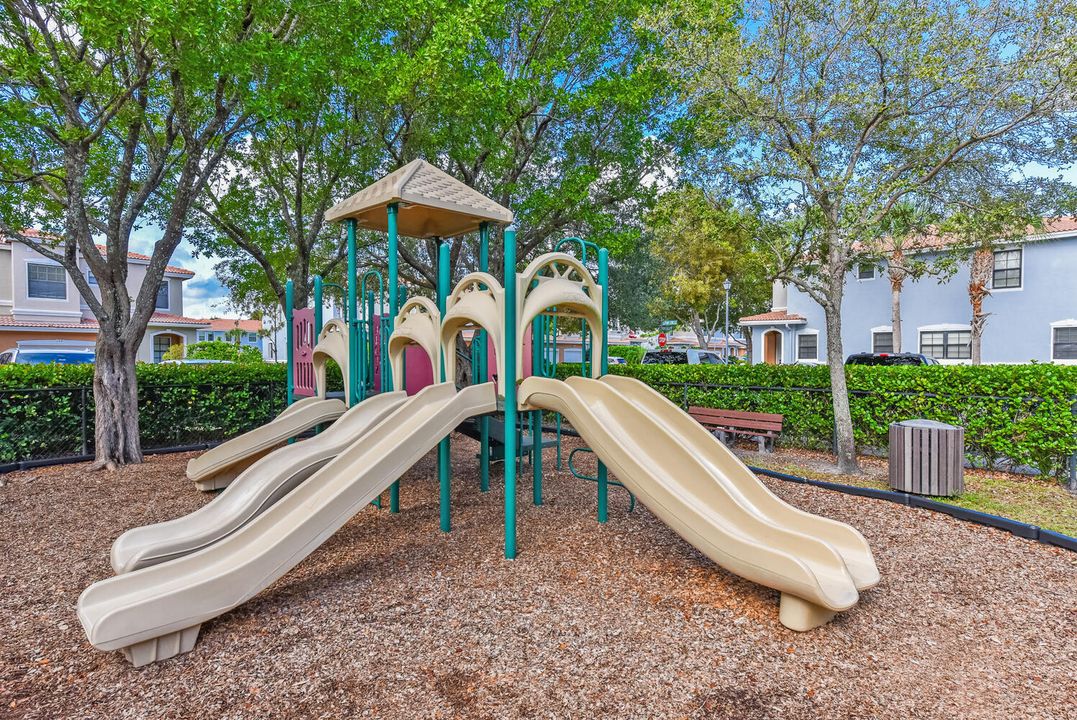 For Sale: $480,000 (3 beds, 2 baths, 1911 Square Feet)