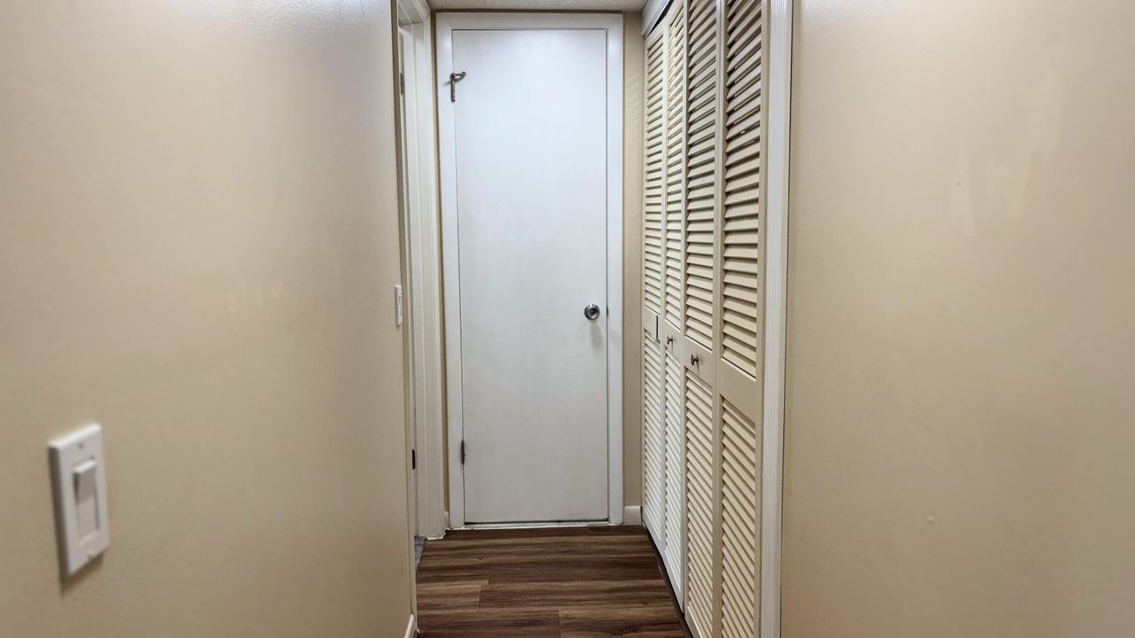 For Rent: $1,600 (1 beds, 1 baths, 882 Square Feet)