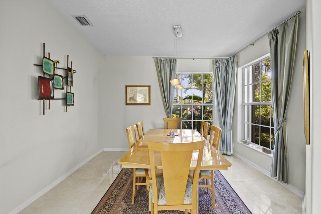 En Venta: $1,249,900 (4 camas, 4 baños, 3422 Pies cuadrados)