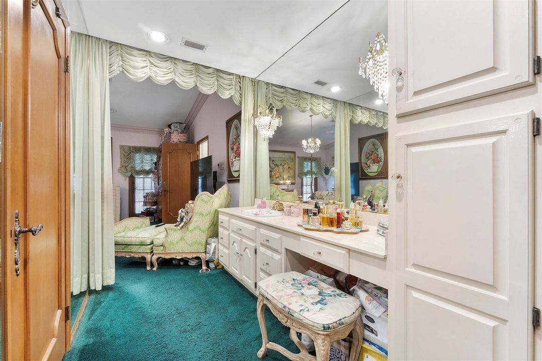 For Sale: $1,999,000 (5 beds, 4 baths, 4143 Square Feet)