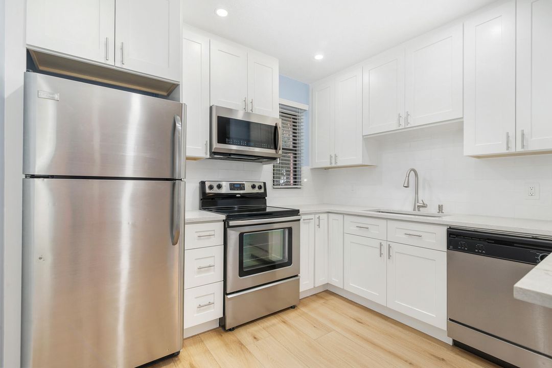 For Rent: $2,250 (2 beds, 1 baths, 750 Square Feet)