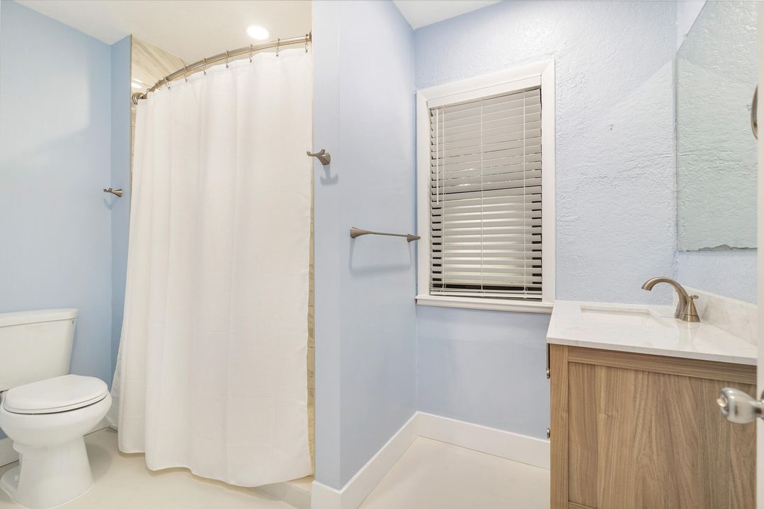 For Rent: $2,250 (2 beds, 1 baths, 750 Square Feet)