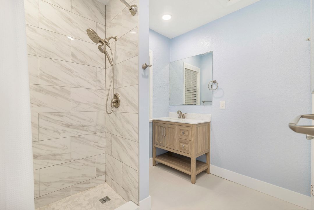 For Rent: $2,250 (2 beds, 1 baths, 750 Square Feet)